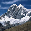 <desc>Kordyliera Huayhuash, Nevado Jirishanca, fot: Martyna Kloska (www.martynatravel.waw.pl)</desc>