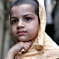 <desc>Girl in an alley - Lahore [<link>www.pbase.com/maciekda</link>]</desc>