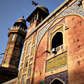 <desc>"Wazir Khan Mosque - Lahore [<link>www.pbase.com/maciekda</link>]</desc>