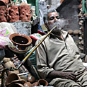 <desc>Pottery seller - Lahore [<link>www.pbase.com/maciekda</link>]</desc>
