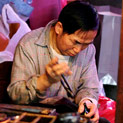 <desc>One of the last cobblers in Hong Kong [<link>www.pbase.com/maciekda</link>]</desc>