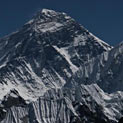 <desc>Widok ze szczytu Gokyo Ri na Mount Everest (wiecej: <link>www.albumwypraw.waw.pl</link>)</desc>