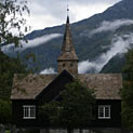 <desc>Norwegia - kościół w dolinie Romsdalen (wiecej: www.albumwypraw.waw.pl)</desc>