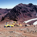 <desc>Obóz I... tzw Alaska... nasza jedynka była na przełęczy Nido de Condores  </desc>