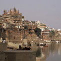 <desc>Varanasi, ghaty nad Gangesem</desc>